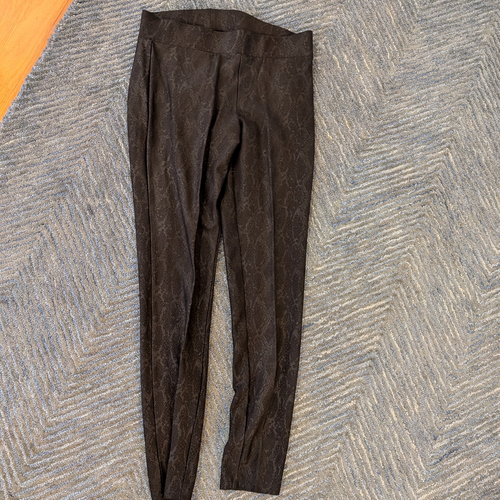 GBG Los Angeles Dark Patterned Leggings